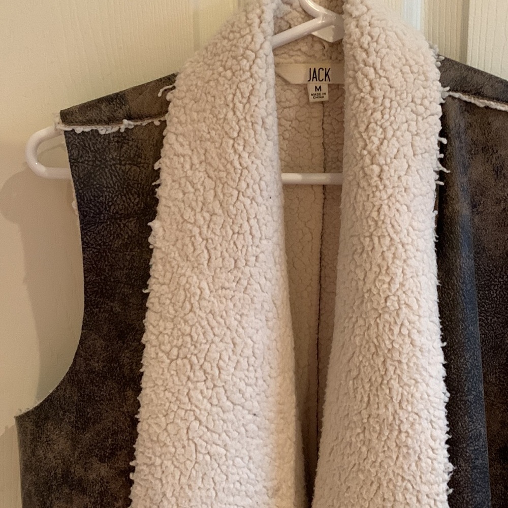 Jack vest - Picture 2 of 4